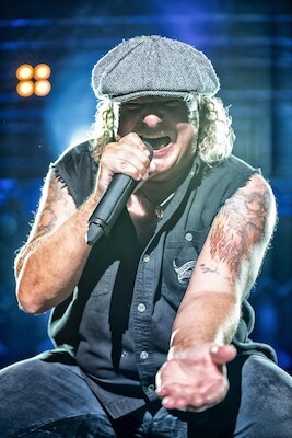We Salute You - La mayor tributo mundial a AC/DC