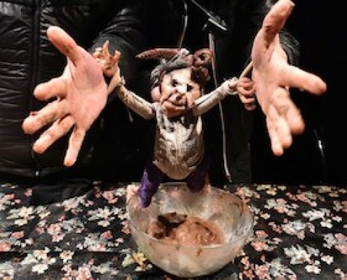 Casa de Pan de Jengibre - música caníbal y marionetas horripilantes