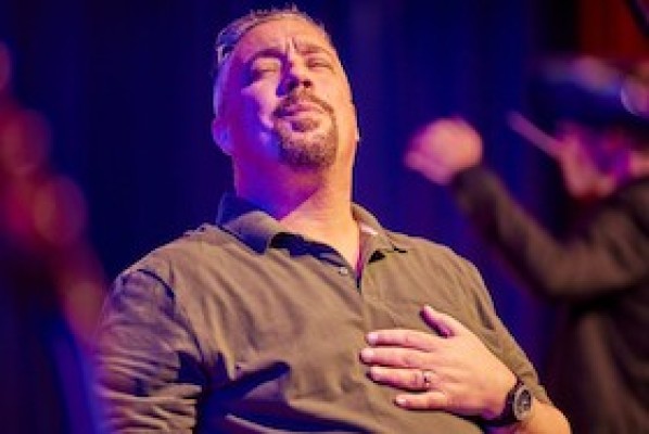 Buchi trifft… Eros Amaretti - ¡Una noche italiana!