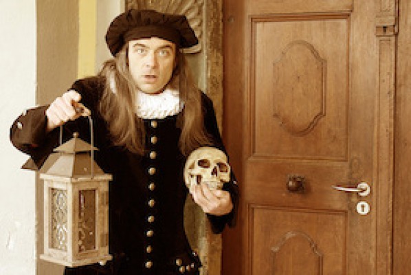 Historix-Tours: Spukschloß, Grüfte, Poltergeister - Stadtführung mit Schauspieler*innen