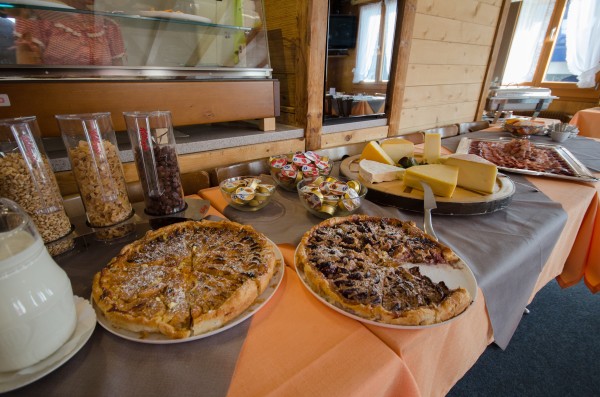 Alpines Frühstück à discrétion in der Mostelberg Berghütte