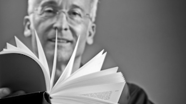 DR. MARKUS WEBER - Lectura de cuentos de hadas en tono de comedia