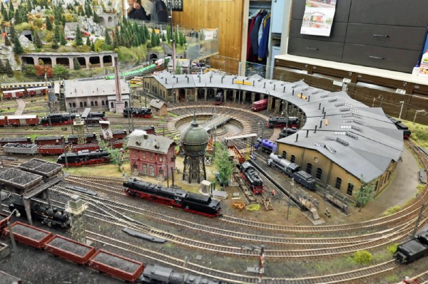 Sonntags-Apéro im Modelleisenbahn-Club Olten