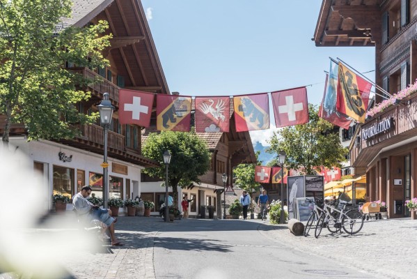 Geführte Dorfrundfahrt durch Gstaad