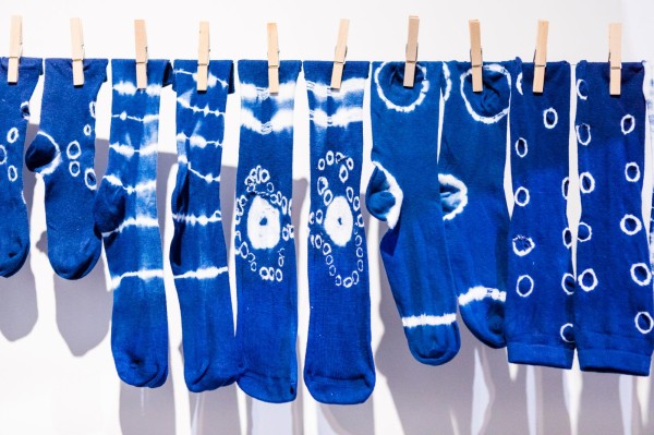 Gemusterte Socken färben