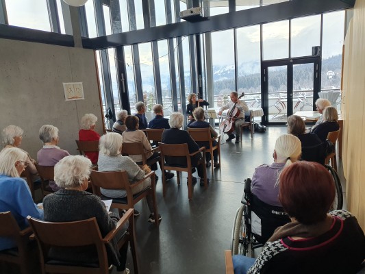 Gottesdienst im Plaids