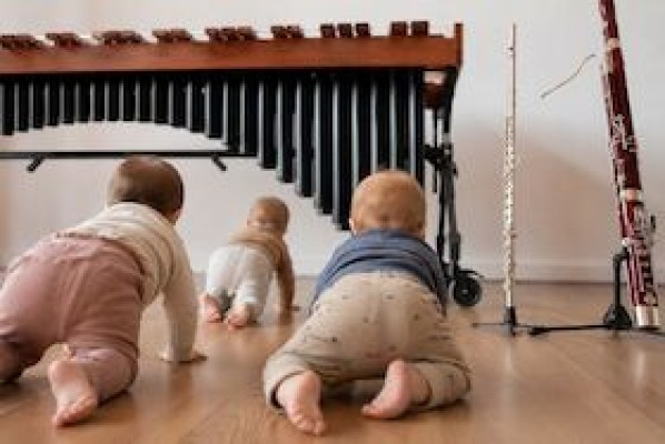 Krabbelfaktur – Descubriendo la música / 0-2 años - ensemble minifaktur