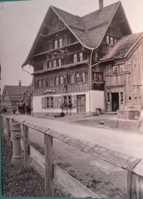 SCHÖN UND STOLZ im Ackerhus alte Fotografien alter Toggenburger Häuser