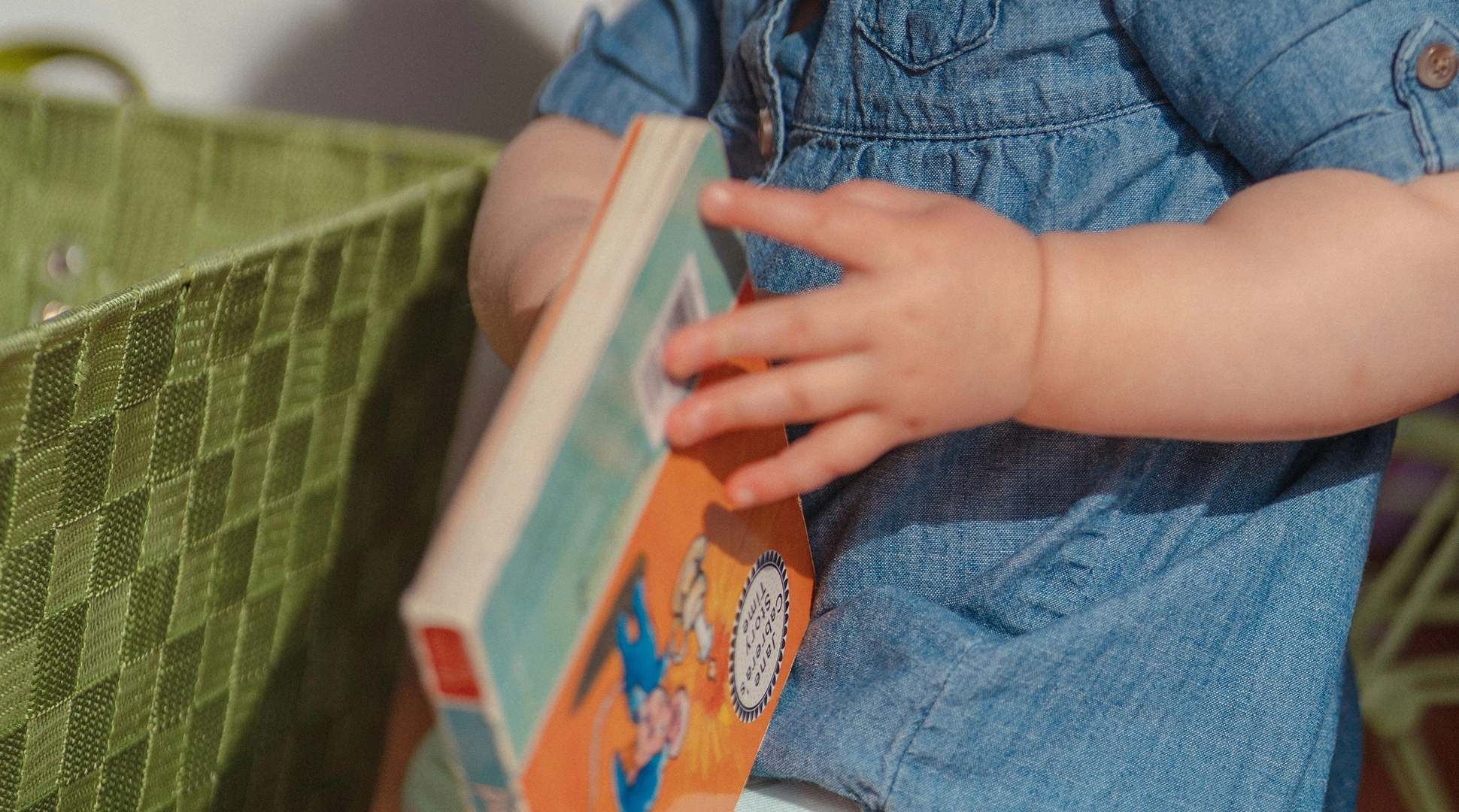 Bébé à la bibliothèque in der Bibliothek Montriond