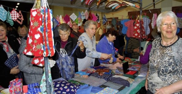 Bazarverkauf der Ladies Benevolent Society.